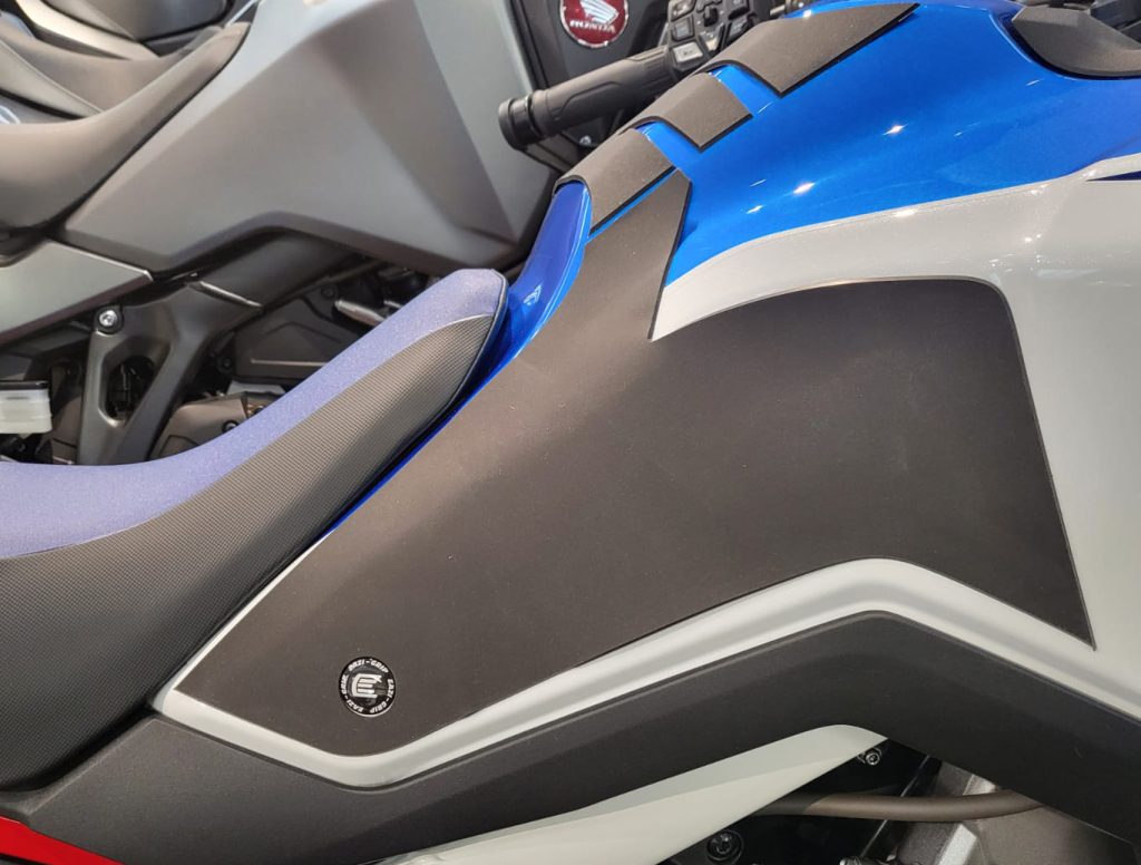 Tank Traction Grips Honda Africa Twin Adv Sports 18 R&G (EZRG336CL)