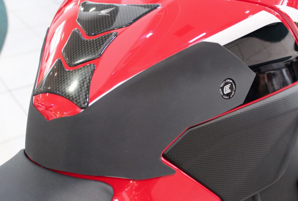 EaziGrip Honda CBR1000RR Fireblade 20172019 Silicone WrapAround Tank