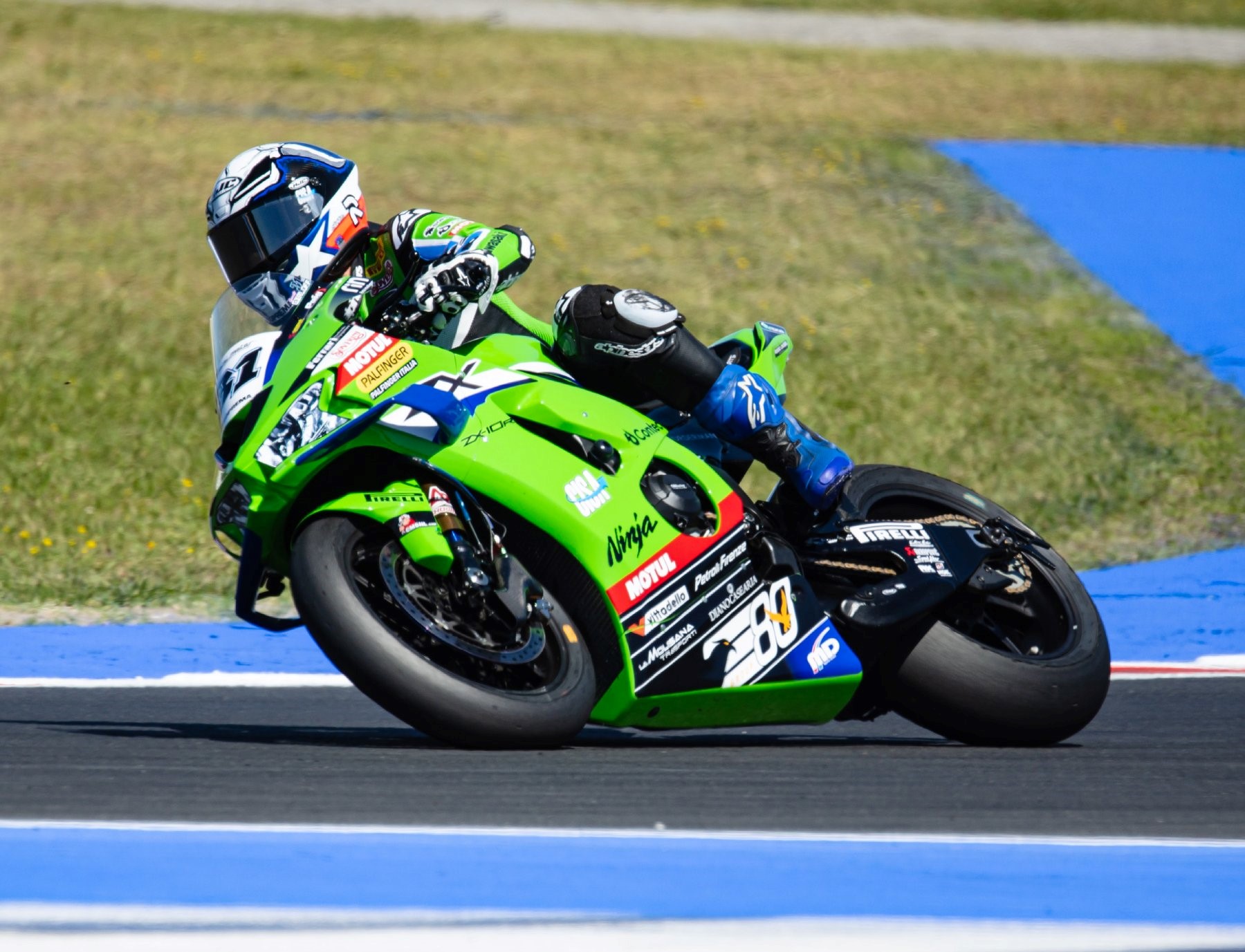 Kawasaki WorldSBK and WorldSSP team get ready for Donington Park